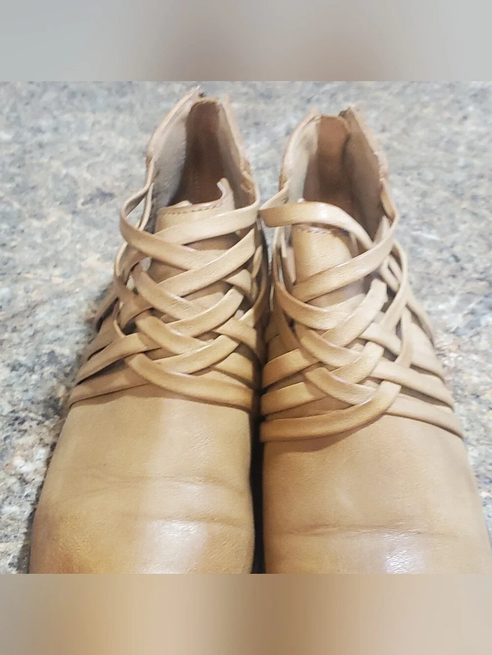 ROCKET DOG SZ 8. TAN ANKLE BOOTS. CUT OUT DESIGN